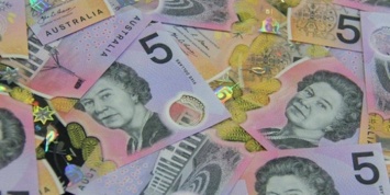 В Австралии выпустили анимированные доллары с прозрачными окошками