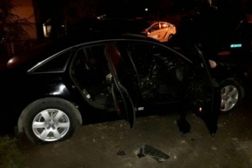 В Сумах сгорел автомобиль депутата горсовета (ФОТО)