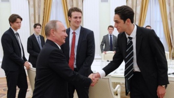 После встречи студентов Итона с Путиным британские СМИ назвали колледж рассадником пророссийских настроений