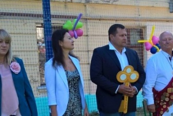 Мэр Днепра на школьной линейке забил гол (ФОТО)