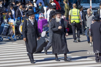Аэропорт "Киев" ожидает прибытия более 13 тыс. хасидов на паломничество накануне Рош ха-Шана