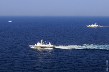 Морская охрана Украины наблюдает за неопознанным российским судном, маневрирующим в районе Скадовска