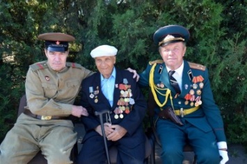 «Навсегда в памяти, навсегда в истории»: в Черноморске прошла церемония в честь 71 годовщины окончания Второй мировой войны (фото)