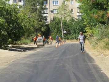 Жители Героев Крут дождались ремонта дороги впервые за 30 лет (видео)
