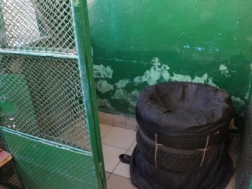 Офис Омбудсмена: Незаконные клетки в метро должны быть демонтированы