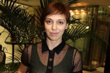 Актриса Нелли Уварова на шестом месяце беременности