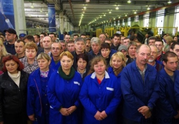 Жителей оккупированной Луганской области заставили приходить на работу раньше, чтобы прослушать "гимн ЛНР"
