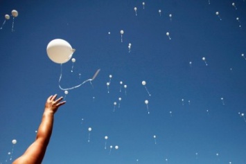 Сегодня в Симферополе студенты выпустят в небо 186 белых шаров