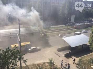 Киев: В подземном кассовом зале остановки "Полевая" произошел пожар