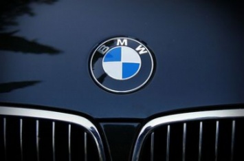 В России из автосалона за 100 секунд угнали четыре дорогих BMW