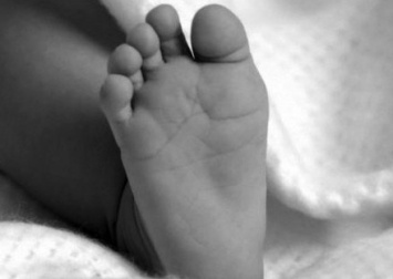 Женщина в Черниговской области оставила на кладбище новорожденного ребенка