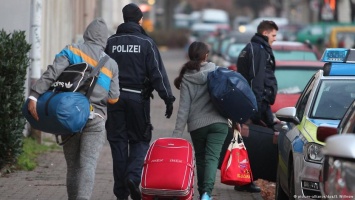 Власти Германии хотят отправлять беженцев обратно в Грецию