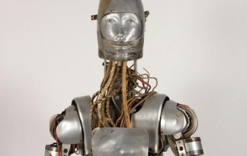 NASA намерены продать робота-гуманоида