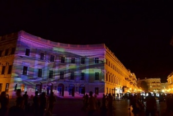 В Одессе проходит фестиваль света и проекции на здания Приморского бульвара (ФОТО)