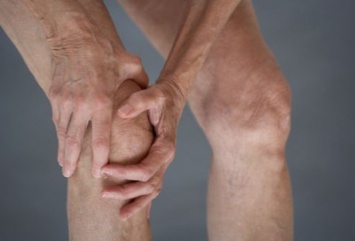 Ученые: Белок в крови поможет избежать операций на коленях