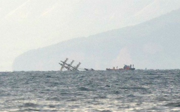 В Турции, у берегов Анталии, затонуло туристическое судно (Видео)
