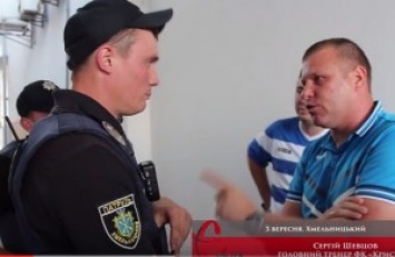 Драка после матча. Полиция применила слезоточивый газ против футболистов на матче Второй лиги чемпионата Украины
