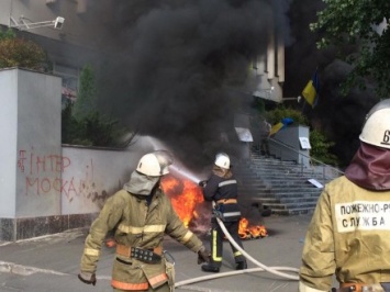 В Киеве загорелся офис телеканала "Интер"