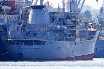 Горевшее судно "Донбасс" не первый раз попадает в переделки: восстановить его будет проблематично