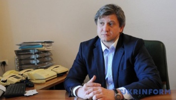 Данилюк призывает общественность контролировать "таможенную сотню"