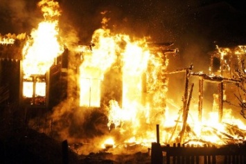В Запорожье мать с тремя детьми в результате пожара осталась без жилья