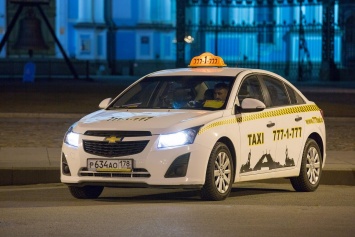 В Петербурге трое пассажиров избили водителя такси и угнали его автомобиль
