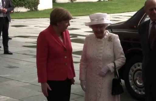 Елизавета II приехали с визитом к Меркель в Германию (ВИДЕО)