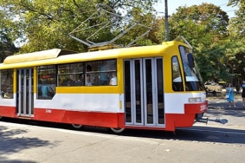Одесский трамвай преодолел разобранную Тираспольскую площадь (ФОТО)