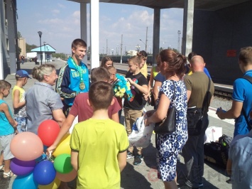 В Николаеве встречали земляка - чемпиона мира по кикбоксингу