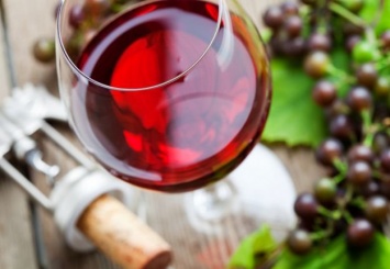 Ученые: регулярное употребление вина избавит от депрессии
