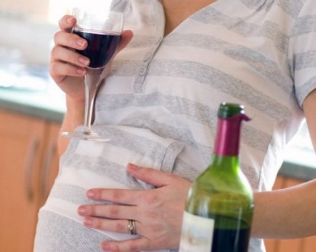 Ученые: Беременные женщины пьют больше спиртного, чем предполагалось
