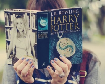 Джоан Роулинг представит серию из трех новелл о жизни Гарри Поттера