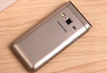 Samsung продемонстрировал свой новый смартфон-раскладушку на качественных снимках