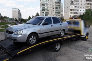 Появилось видео задержания полтавского таксиста-наркомана