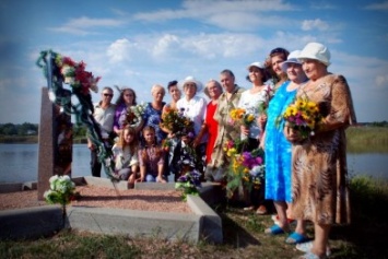 Жители Славянского курорта почтили память неизвестного солдата