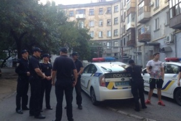 Три машины полиции, 4 заявления и потасовка: как николаевские копы пытались доставить авто на штрафплощадку (ФОТО, ВИДЕО)
