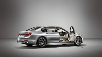 Любой каприз: BMW оформила салон новой 7-й серии в растаманском стиле