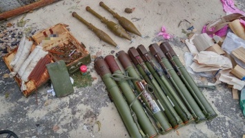 В Луганской обл. обнаружили очередной тайник с гранатометами и марихуаной