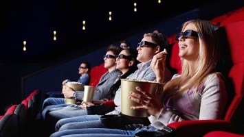Социологи: Россияне стали чаще приобретаться билеты в кино по Интернету