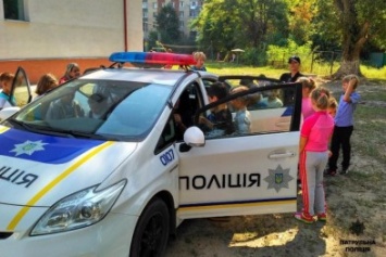 Патрульные полицейские посетили школу Славянска