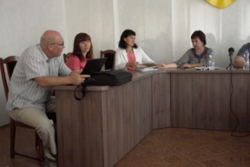 В Покровске (Красноармейске) за "круглым столом" обсуждали будущий Устав городской общины