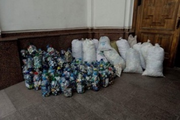 Полтавские волонтеры собрали полторы тонны пластмассовых крышечек