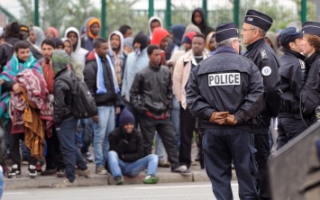 Франция построит стену от мигрантов на деньги Великобритании