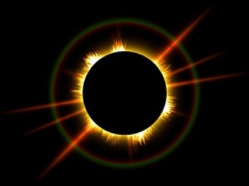 Невероятные кадры двойного затмения Солнца от NASA