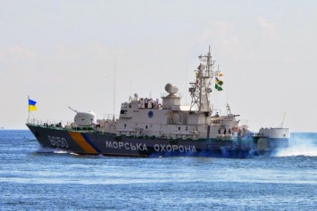 Украинские пограничники обвинили корабли и самолет РФ в опасных маневрах