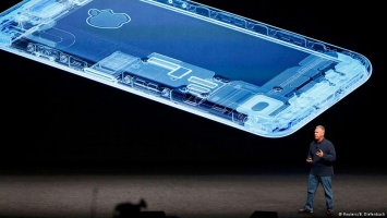 Apple представляет новые модели iPhone 7 и 7 Plus