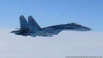 США: Российский истребитель Су-27 опасно сблизился с американским Р-8