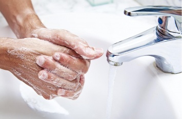 Ученые: Мытье рук может принести больше вреда, чем пользы