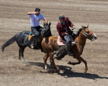 В Киргизии баймакские конники сразились в кок-бору