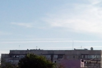 Над Луганском летали самолеты (Фотофакт)